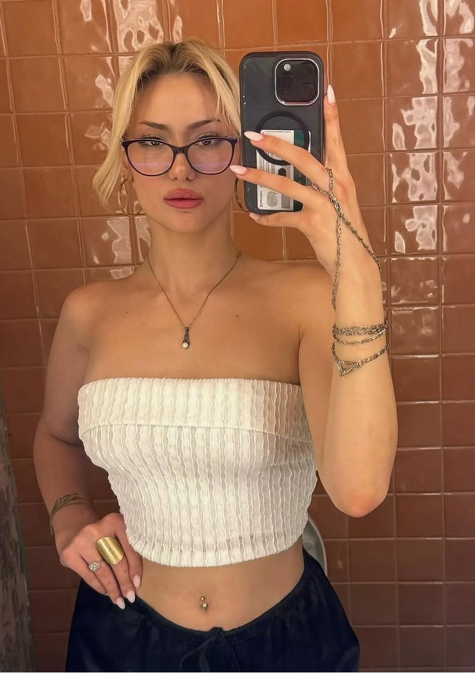 Alangüllü Olgun Escort Reyhan
